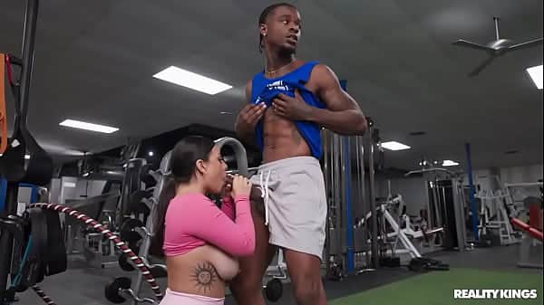 Watch Out, the Gym Makes Her Horny / Reality Kings