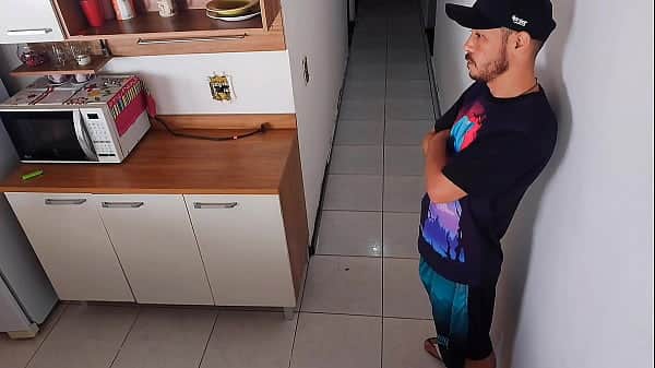 Trai meu marido transando com seu melhor amigo enquanto ele estava no banho, sexo arriscado.