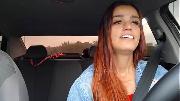 Motorista de app safada pegou passageiro se masturbando por trás e fudeu com ele sem camisinha!