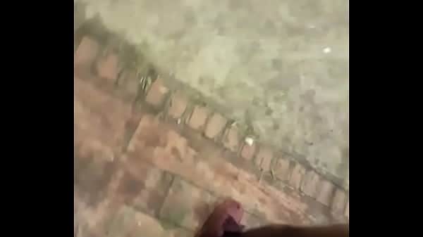 ¡Después de la fiesta jovencita pillada en la calle! El no pudo aguantar ni 5 minutos cuando ella abrió las piernas en la calle (COPILACIÓN).
